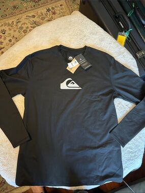 Quiksilver Black Long-Sleeve Logo Tee Solid Streak Rashguard UPF 50+ Swim